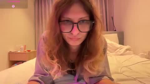 Snapshot of alicepinkhead chatting on 07-09-26, 09:46 AlicePinkhead online show from 07-09-26, 09:46