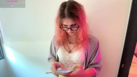 Snapshot of alicepinkhead chatting on 07-21-26, 09:00 AlicePinkhead online show from 07-21-26, 09:00