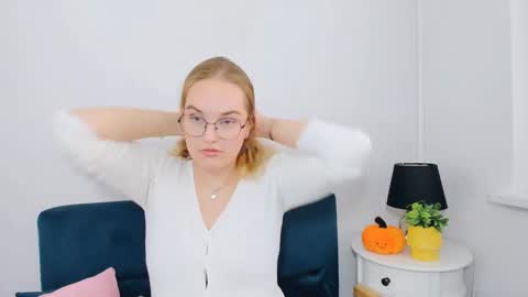 alicesensitive online show from 11-14-25, 01:10