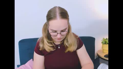 alicesensitive online show from 12-19-25, 01:07