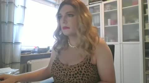 Alice online show from 10-24-25, 08:33