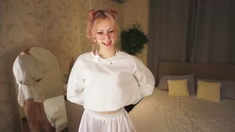 Milly online show from 07-18-26, 06:28