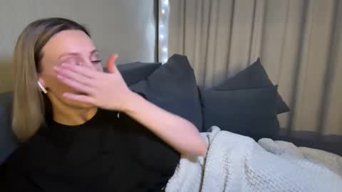 Snapshot of alicewonders_ chatting on 12-09-24, 09:58 Alice online show from 12-09-24, 09:58