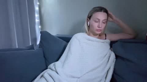 Snapshot of alicewonders_ chatting on 12-13-24, 10:23 Alice online show from 12-13-24, 10:23