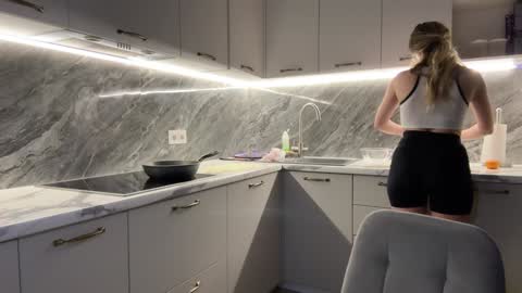 Snapshot of alicewonders_ chatting on 01-10-25, 07:43 Alice online show from 01-10-25, 07:43