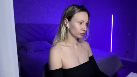 Snapshot of alicewonders_ chatting on 02-13-25, 11:37 Alice online show from 02-13-25, 11:37