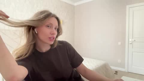 Snapshot of alicewonders_ chatting on 02-17-25, 08:09 Alice online show from 02-17-25, 08:09