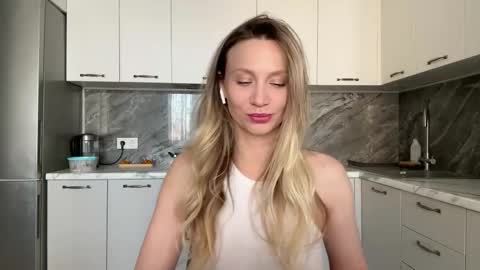 Snapshot of alicewonders_ chatting on 02-20-25, 09:44 Alice online show from 02-20-25, 09:44