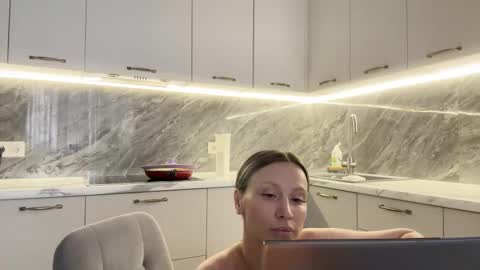 Snapshot of alicewonders_ chatting on 02-28-25, 09:47 Alice online show from 02-28-25, 09:47