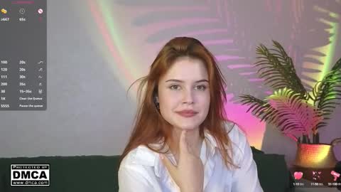 Snapshot of alicewyliee chatting on 09-21-25, 01:35 Alice online show from 09-21-25, 01:35