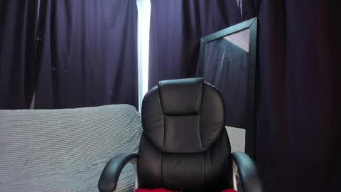 Snapshot of alicia_carr chatting on 01-29-25, 07:11 Alicia online show from 01-29-25, 07:11