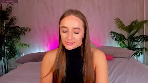 Mia online show from 09-29-25, 01:22