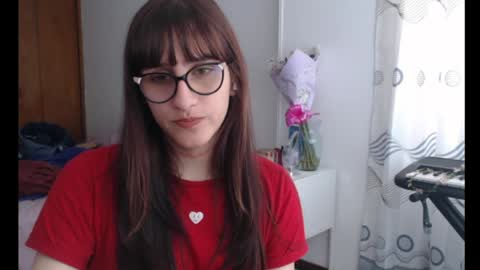 Snapshot of alicia_love29 chatting on 06-04-26, 02:45 Alice online show from 06-04-26, 02:45