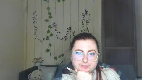 Snapshot of alicia_side_red chatting on 04-25-26, 07:22 Alicia online show from 04-25-26, 07:22