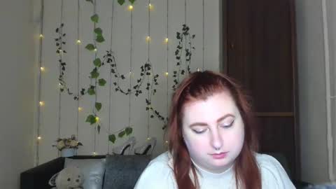 Snapshot of alicia_side_red chatting on 04-27-26, 05:27 Alicia online show from 04-27-26, 05:27