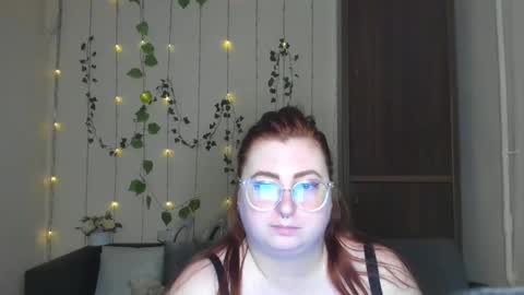Snapshot of alicia_side_red chatting on 05-17-26, 05:27 Alicia online show from 05-17-26, 05:27