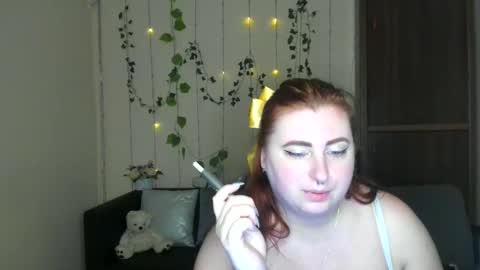 Snapshot of alicia_side_red chatting on 05-22-26, 11:27 Alicia online show from 05-22-26, 11:27
