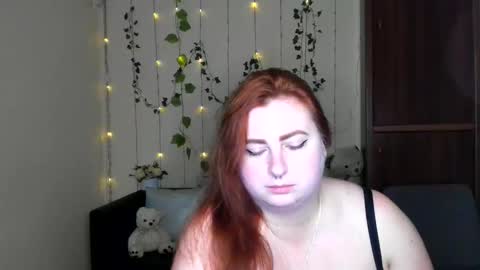 Snapshot of alicia_side_red chatting on 05-28-26, 05:38 Alicia online show from 05-28-26, 05:38