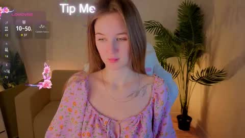 Snapshot of aliciabrookss chatting on 01-10-26, 01:07 Nika online show from 01-10-26, 01:07