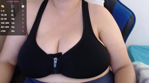 Snapshot of aliciaking_ chatting on 09-11-25, 07:47 of  online show from 09-11-25, 07:47