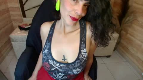 Snapshot of alie_martin_r chatting on 05-06-26, 08:36 Alie online show from 05-06-26, 08:36