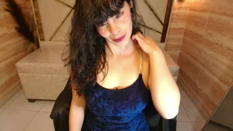 Snapshot of alie_martin_r chatting on 05-22-26, 08:25 Alie online show from 05-22-26, 08:25