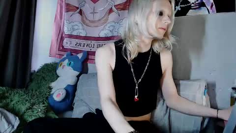 Snapshot of alien_bella chatting on 05-22-26, 07:48 Alien Bella online show from 05-22-26, 07:48