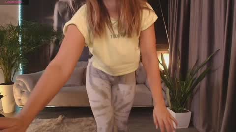 Aliessia online show from 10-23-25, 06:50