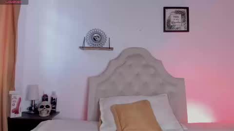 Snapshot of aliice_walker_ chatting on 09-15-25, 01:33 aliice_walker_ online show from 09-15-25, 01:33