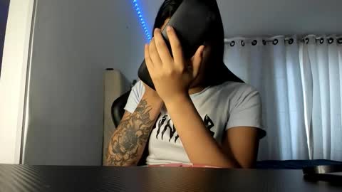 Snapshot of aliice_walker_ chatting on 10-17-25, 12:19 aliice_walker_ online show from 10-17-25, 12:19