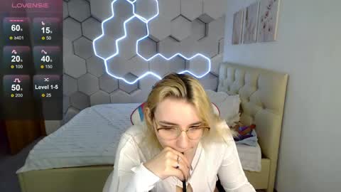 Snapshot of aliicemeow chatting on 05-07-26, 09:03 aliicemeow online show from 05-07-26, 09:03
