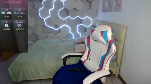 Snapshot of aliicemeow chatting on 05-27-26, 02:19 aliicemeow online show from 05-27-26, 02:19