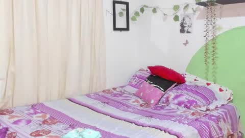 Snapshot of alikaa_nia chatting on 01-21-25, 02:11 online show from 01-21-25, 02:11