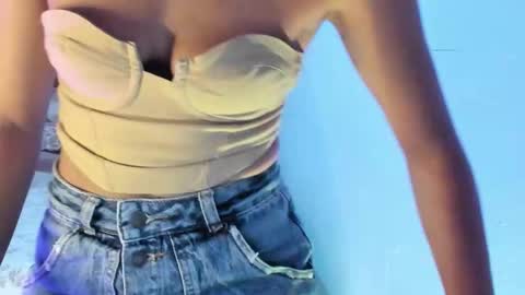 Snapshot of alikaa_nia chatting on 12-01-25, 07:30 online show from 12-01-25, 07:30