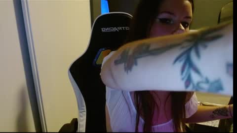 Snapshot of alina_nightshade chatting on 10-08-25, 01:03 Alina Nightshade online show from 10-08-25, 01:03