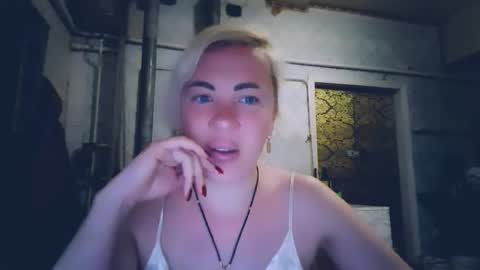 Snapshot of alinafrey_ chatting on 05-12-26, 02:19 Alina online show from 05-12-26, 02:19