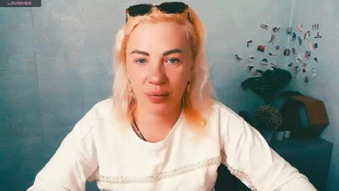 Snapshot of alinafrey_ chatting on 05-15-26, 05:14 Alina online show from 05-15-26, 05:14