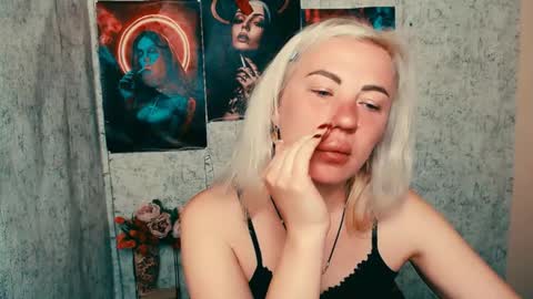 Snapshot of alinafrey_ chatting on 05-18-26, 03:57 Alina online show from 05-18-26, 03:57