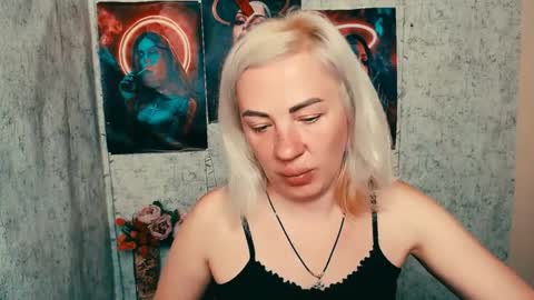 Snapshot of alinafrey_ chatting on 05-18-26, 04:07 Alina online show from 05-18-26, 04:07