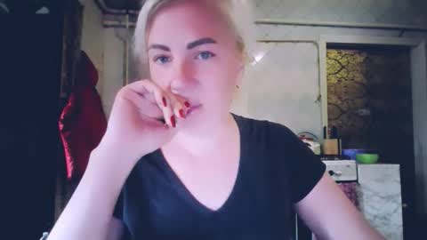 Snapshot of alinafrey_ chatting on 05-20-26, 06:08 Alina online show from 05-20-26, 06:08