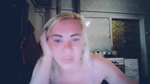Snapshot of alinafrey_ chatting on 05-23-26, 03:27 Alina online show from 05-23-26, 03:27