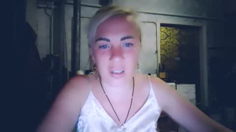 Snapshot of alinafrey_ chatting on 05-25-26, 06:47 Alina online show from 05-25-26, 06:47
