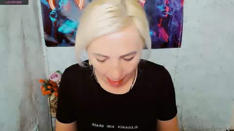 Snapshot of alinafrey_ chatting on 05-26-26, 07:59 Alina online show from 05-26-26, 07:59