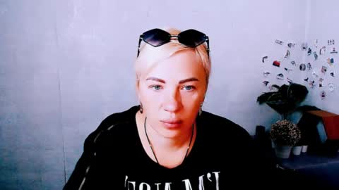 Snapshot of alinafrey_ chatting on 06-01-26, 04:03 Alina online show from 06-01-26, 04:03