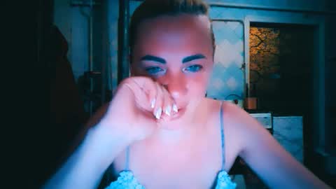 Snapshot of alinafrey_ chatting on 06-07-26, 07:28 Alina online show from 06-07-26, 07:28