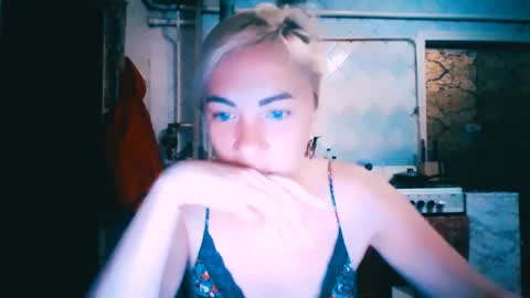 Snapshot of alinafrey_ chatting on 06-08-26, 06:30 Alina online show from 06-08-26, 06:30