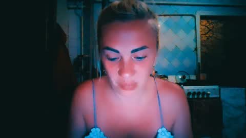 Snapshot of alinafrey_ chatting on 06-11-26, 07:01 Alina online show from 06-11-26, 07:01