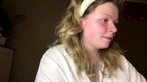Snapshot of alinahotgirl chatting on 04-24-26, 09:06 Alina online show from 04-24-26, 09:06