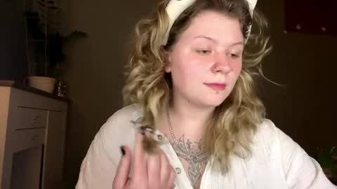 Snapshot of alinahotgirl chatting on 04-28-26, 09:53 Alina online show from 04-28-26, 09:53