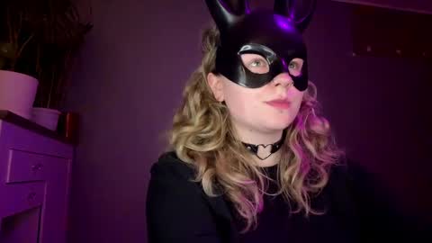 Snapshot of alinahotgirl chatting on 05-15-26, 10:06 Alina online show from 05-15-26, 10:06
